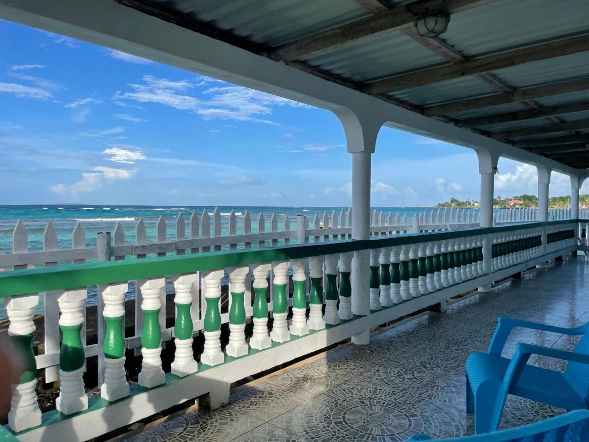 The Wave Hostel Corn Island Brig Bay Exterior foto