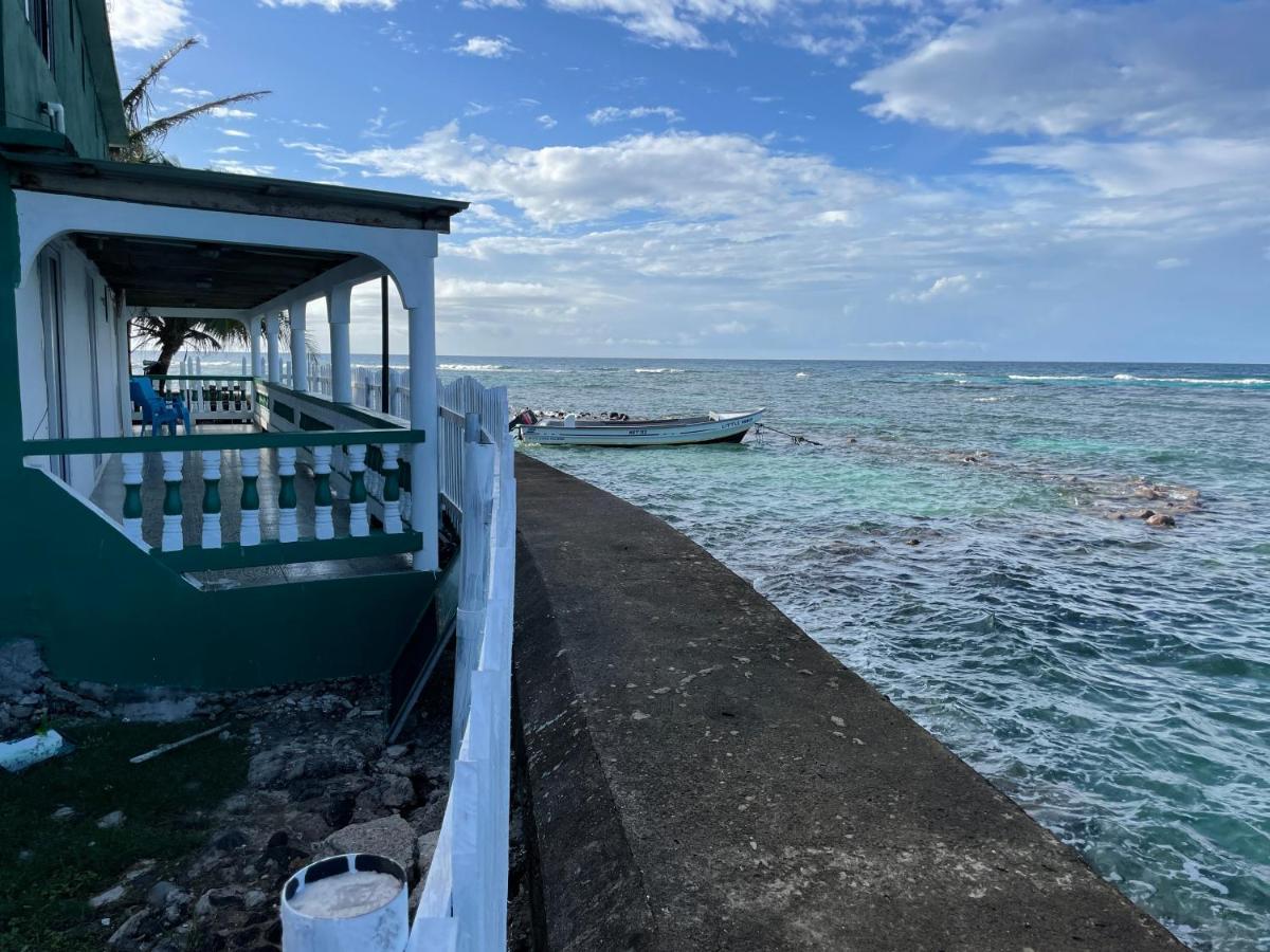 The Wave Hostel Corn Island Brig Bay Exterior foto
