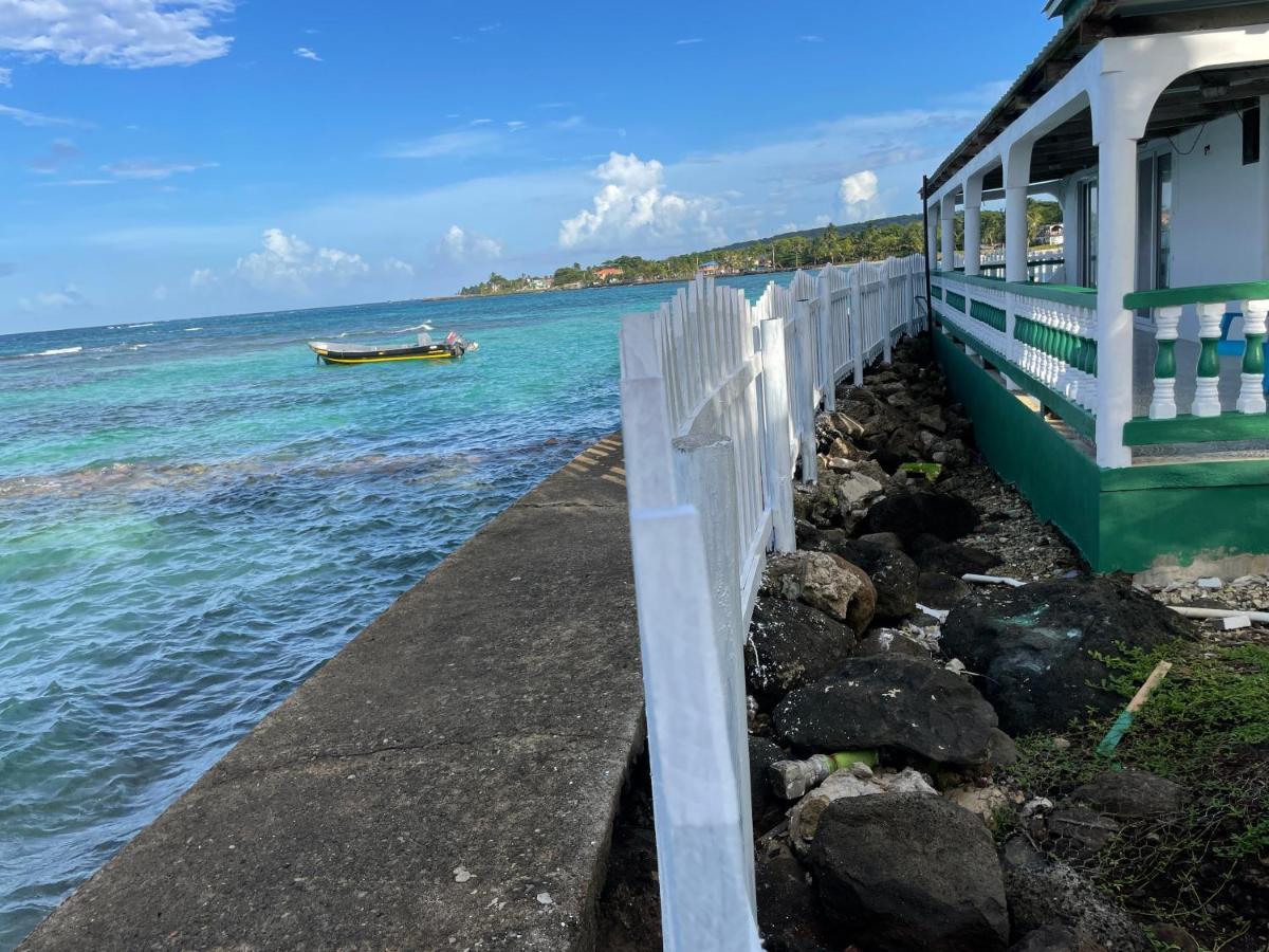 The Wave Hostel Corn Island Brig Bay Exterior foto