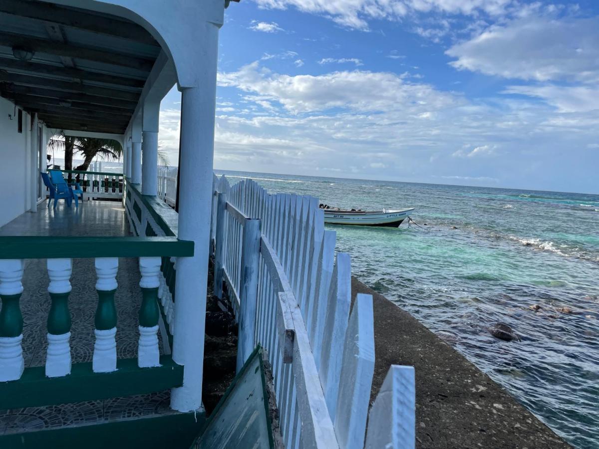The Wave Hostel Corn Island Brig Bay Exterior foto